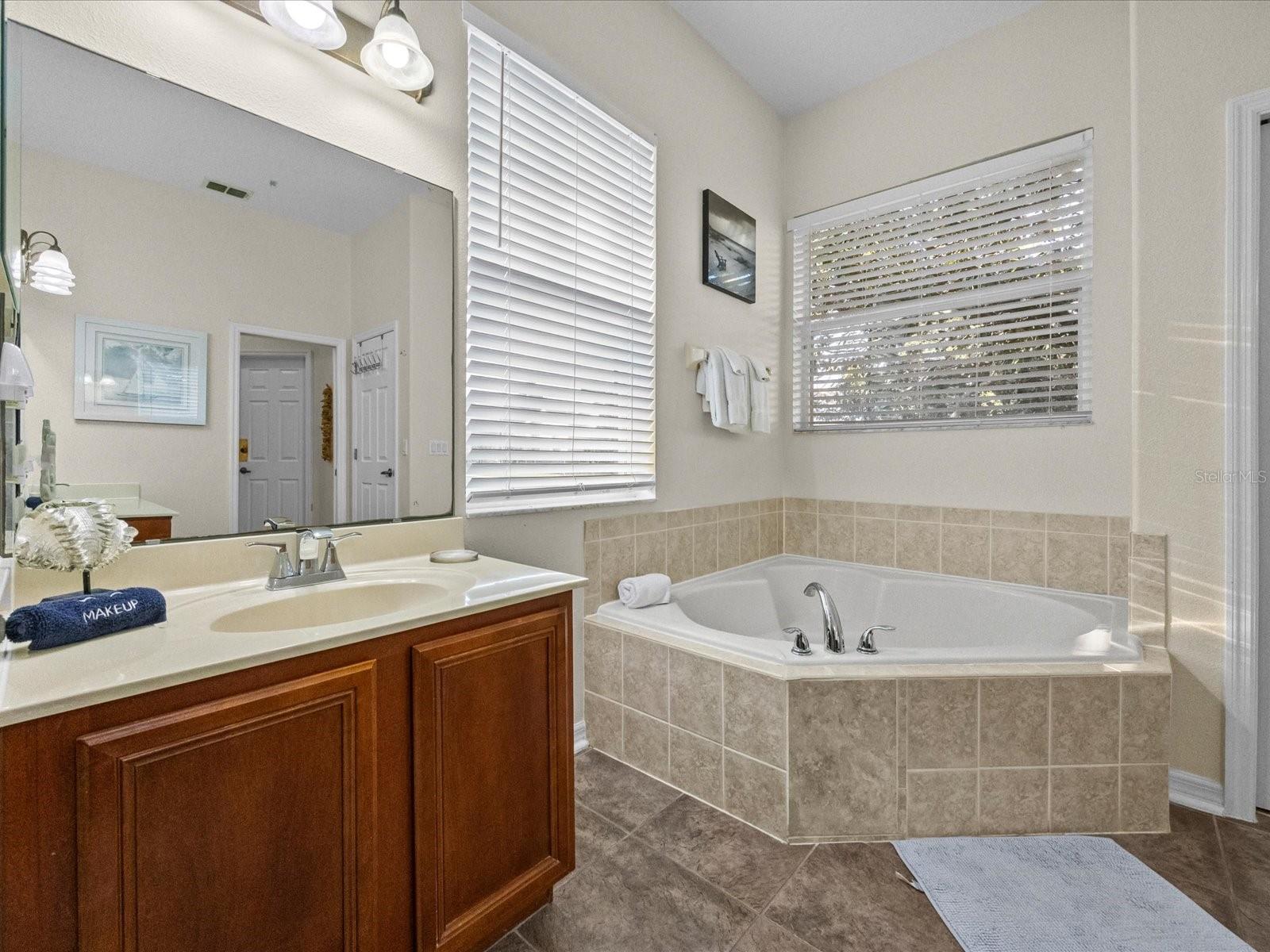 Image 18 of 44 For 1229 Molona Street