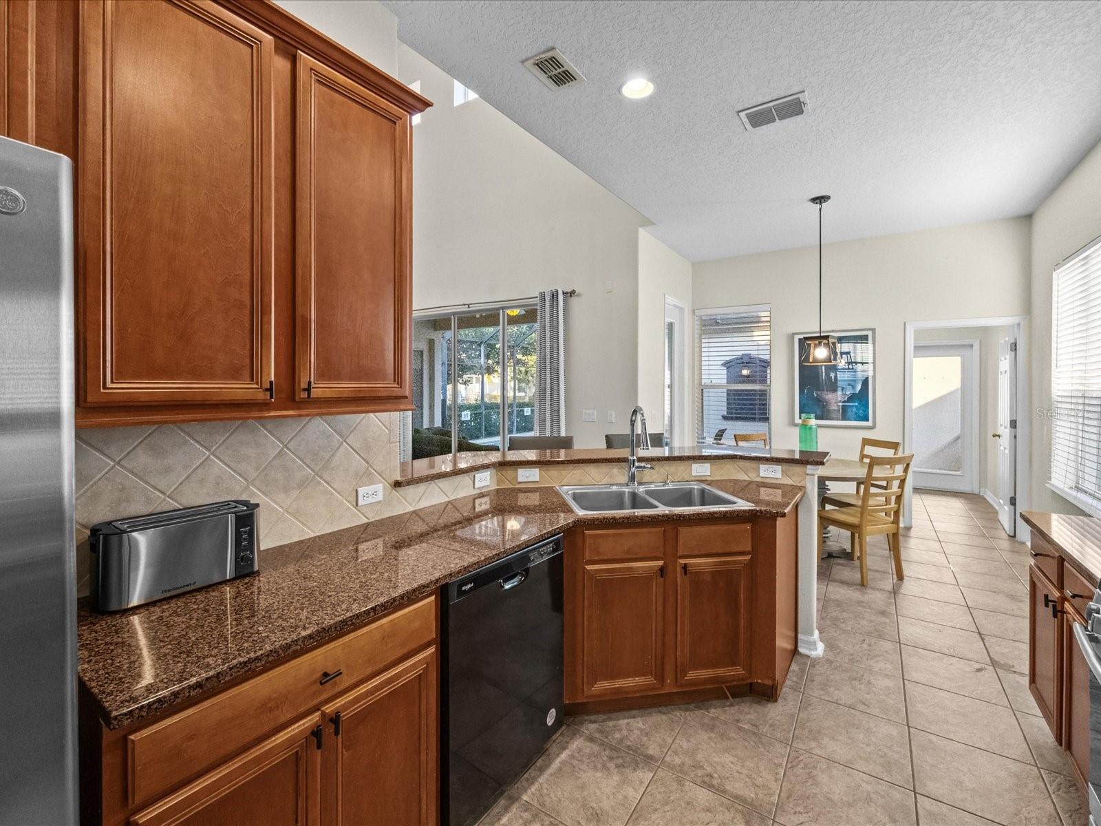 Image 8 of 44 For 1229 Molona Street