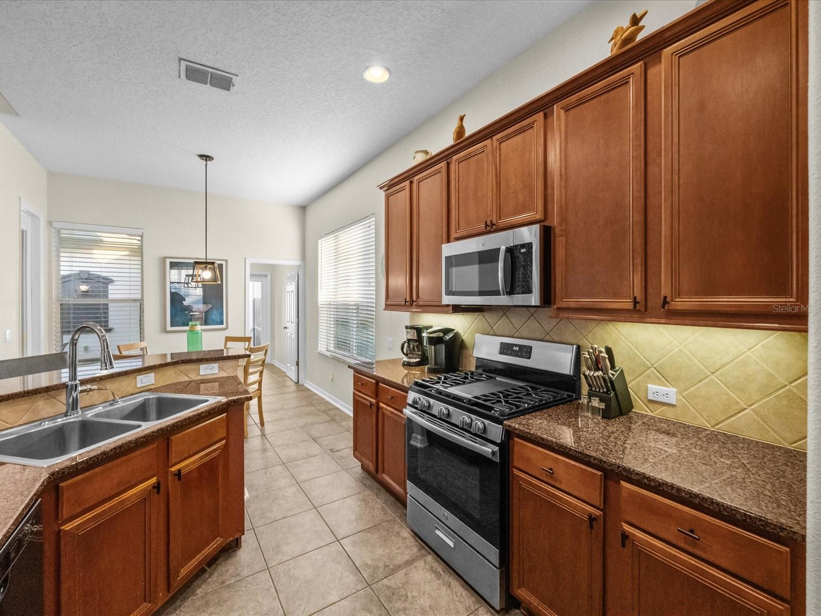 Image 9 of 44 For 1229 Molona Street