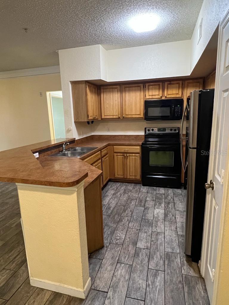 Image 7 of 12 For 13025 Mulberry Park Drive 311