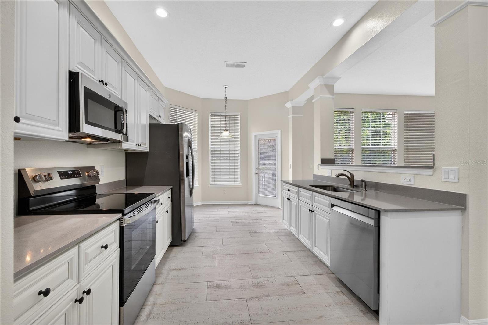 Image 16 of 63 For 105 Grace Avenue