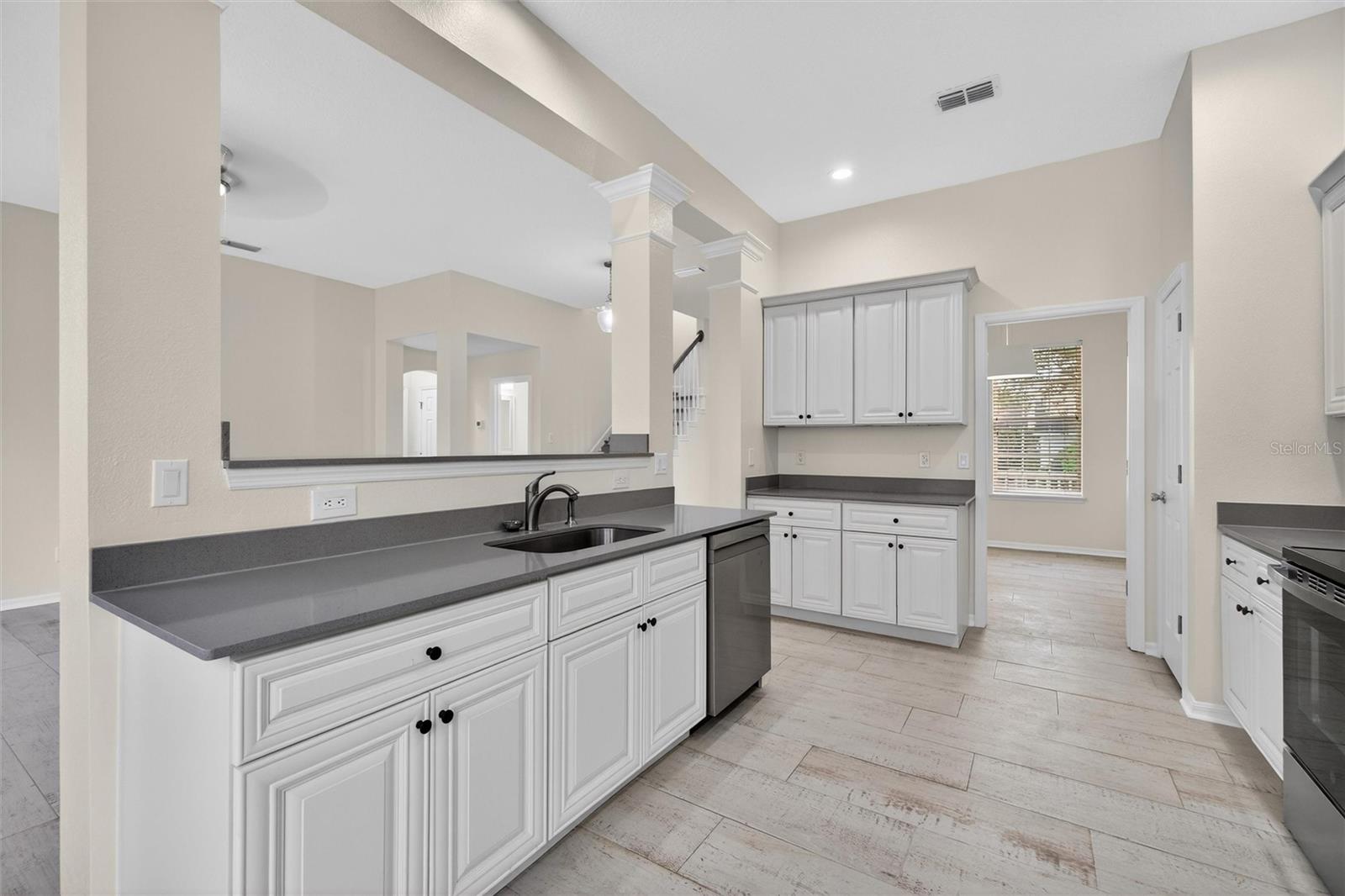 Image 18 of 63 For 105 Grace Avenue