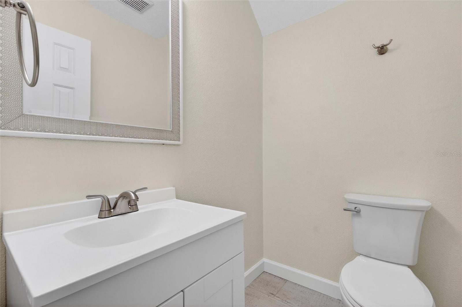 Image 21 of 63 For 105 Grace Avenue