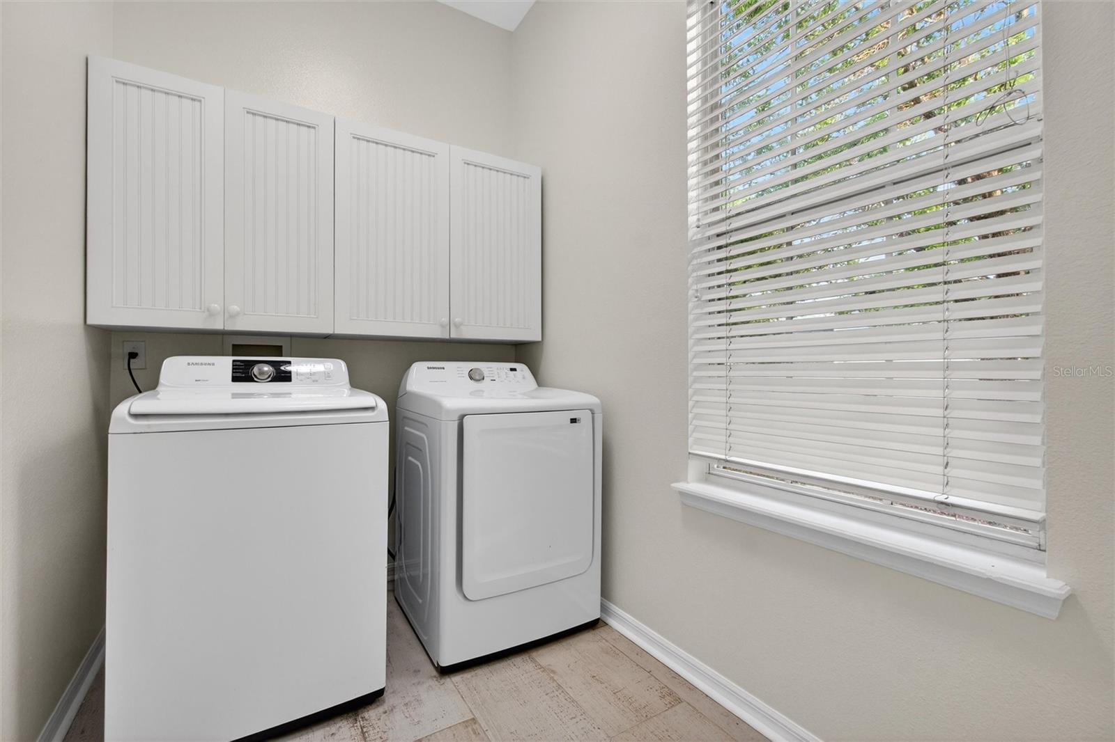 Image 22 of 63 For 105 Grace Avenue