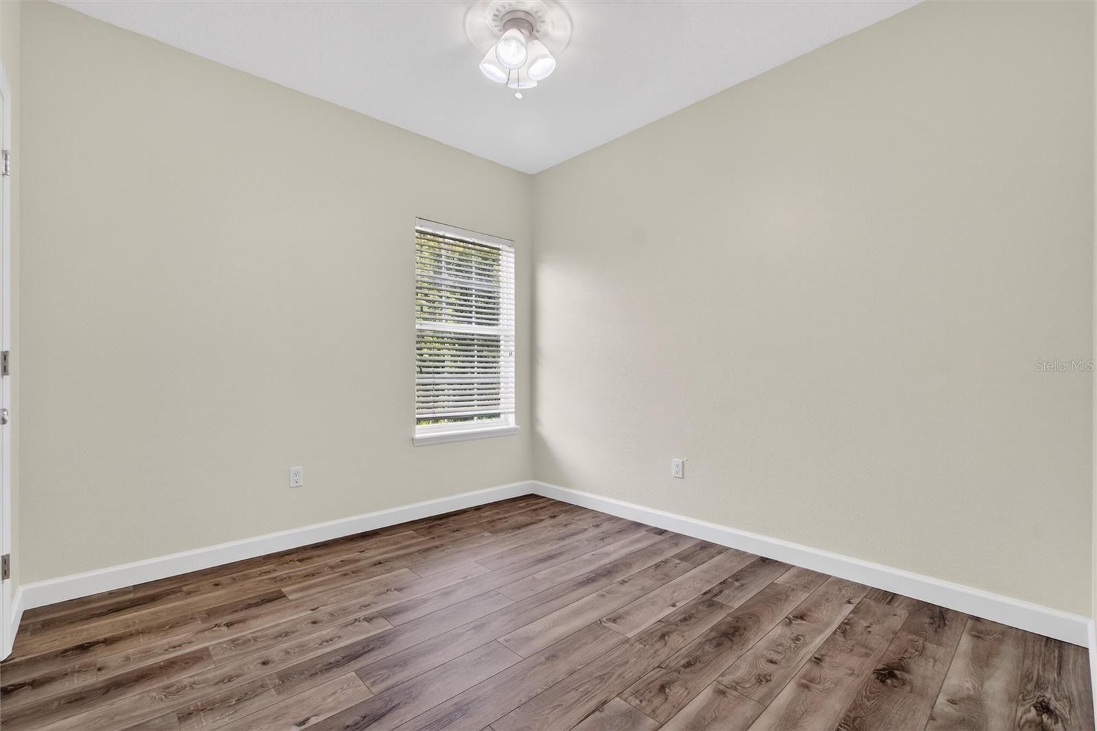 Image 27 of 63 For 105 Grace Avenue