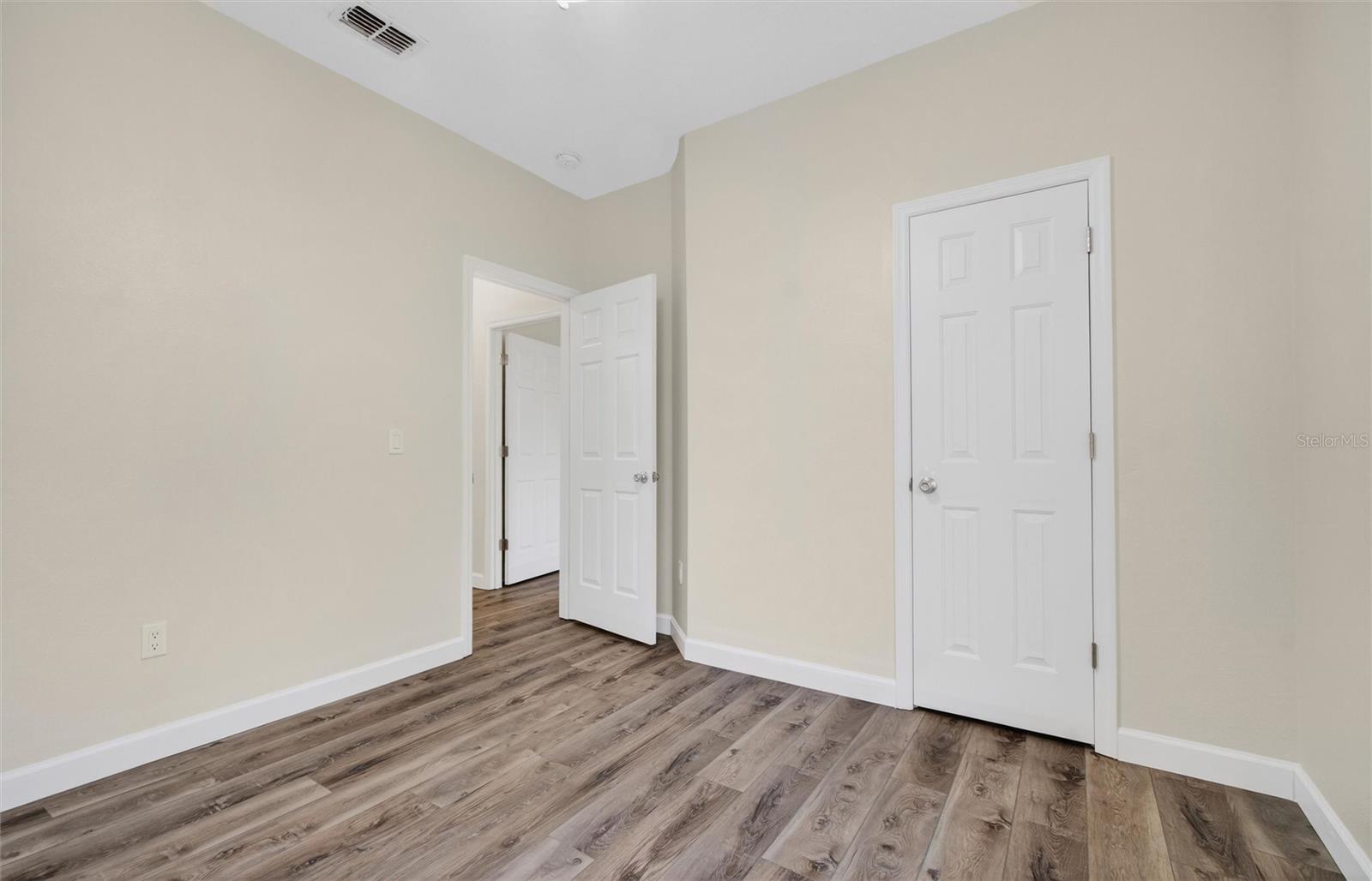 Image 29 of 63 For 105 Grace Avenue