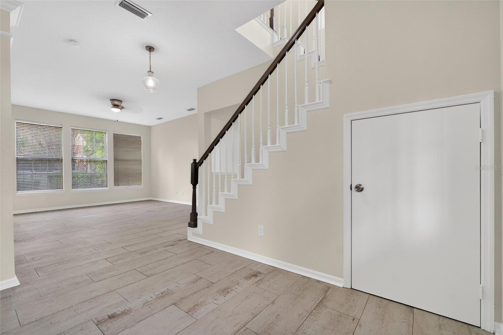 Image 3 of 63 For 105 Grace Avenue