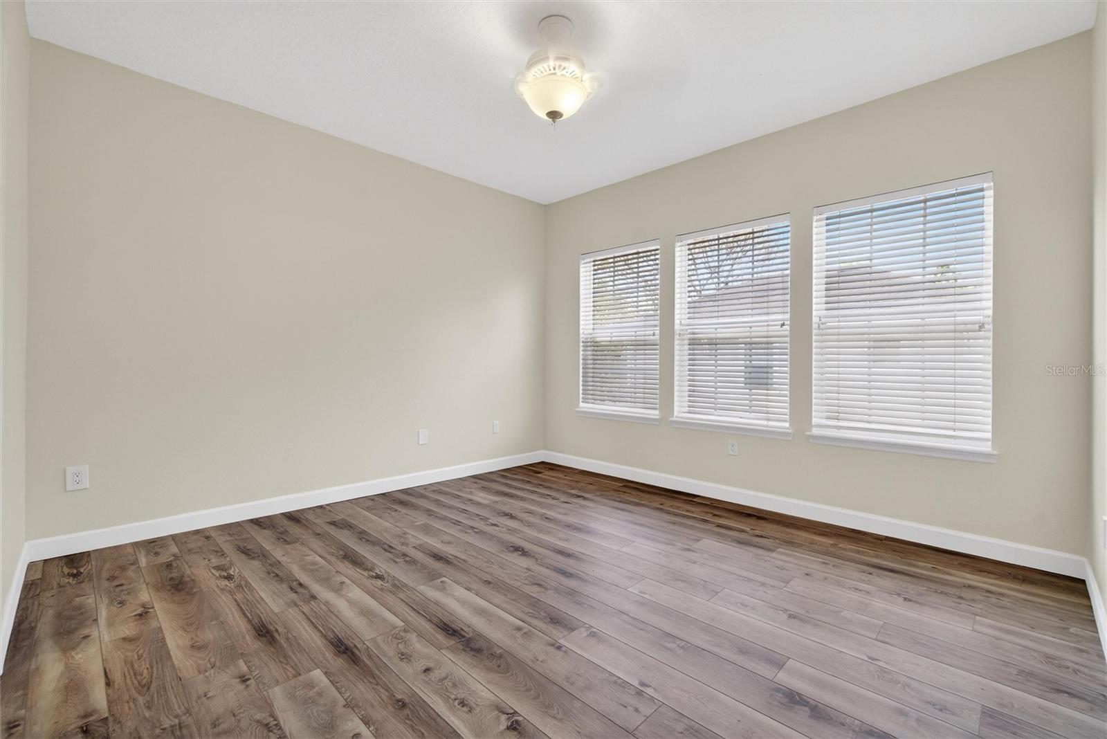 Image 30 of 63 For 105 Grace Avenue