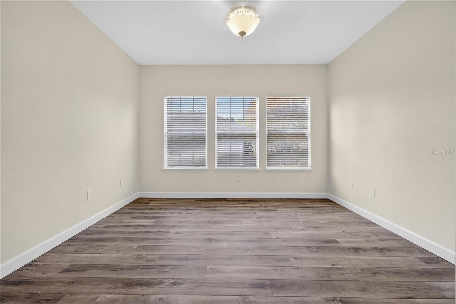 Image 33 of 63 For 105 Grace Avenue