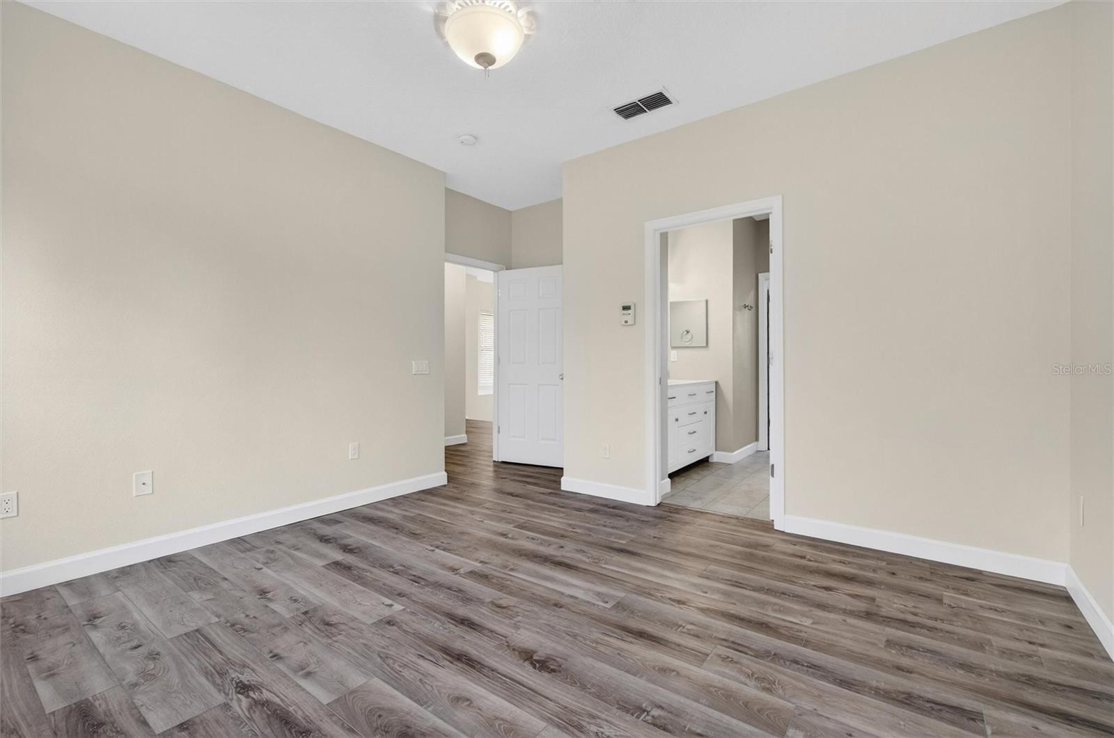 Image 34 of 63 For 105 Grace Avenue