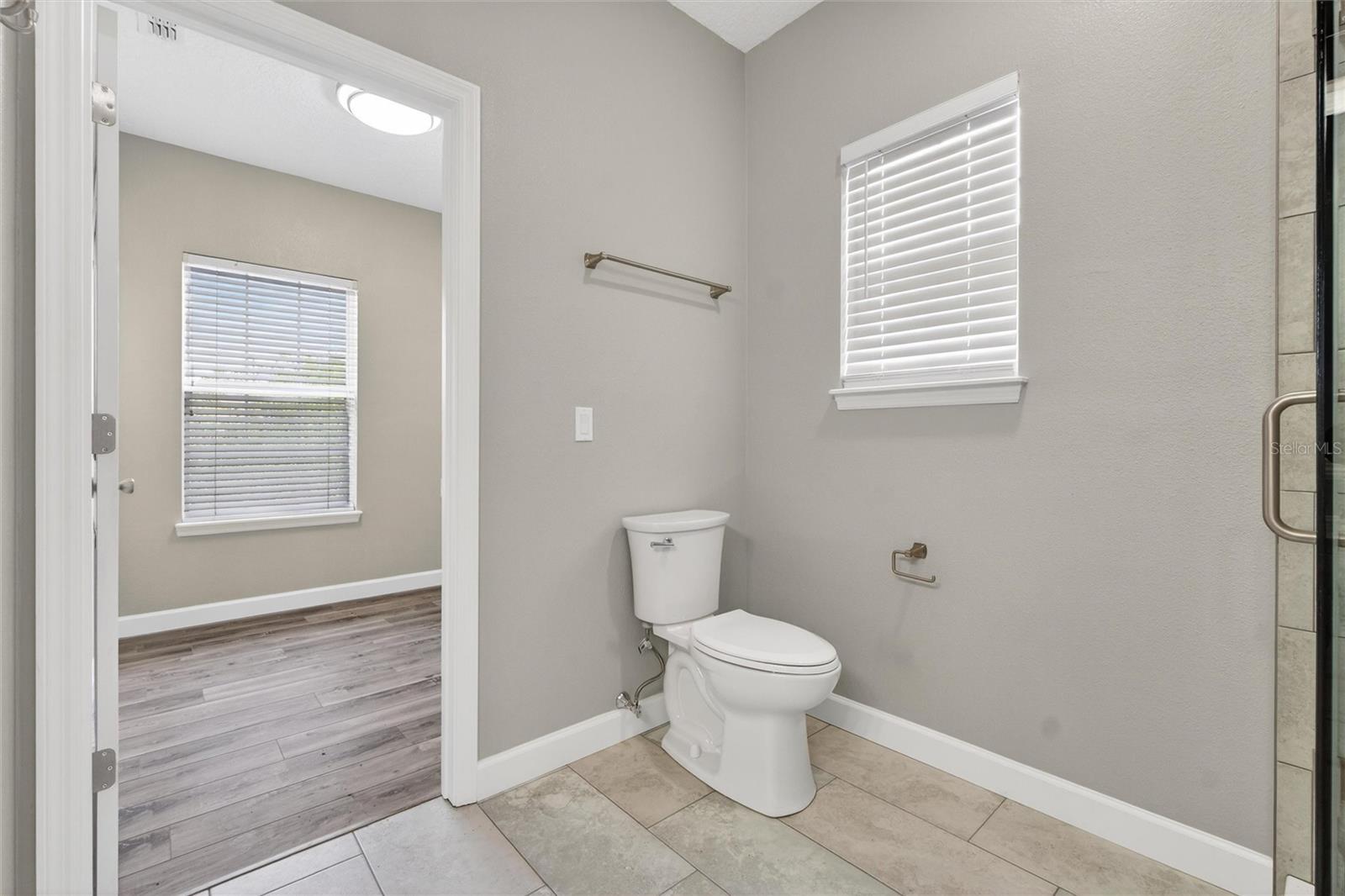 Image 36 of 63 For 105 Grace Avenue