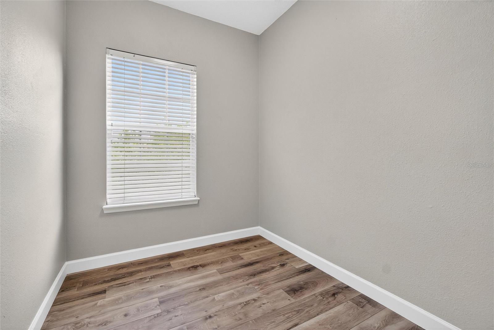 Image 40 of 63 For 105 Grace Avenue