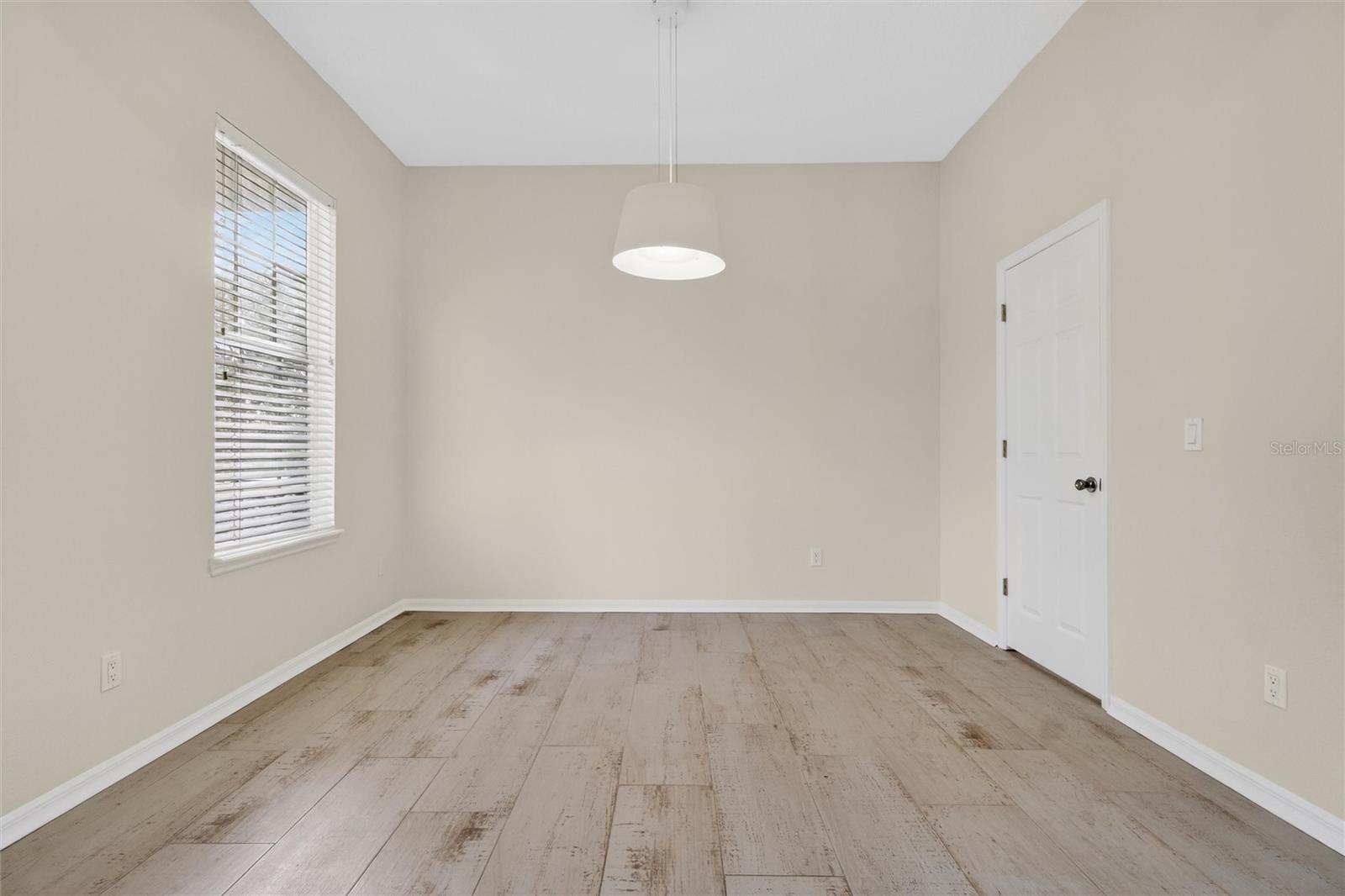 Image 6 of 63 For 105 Grace Avenue