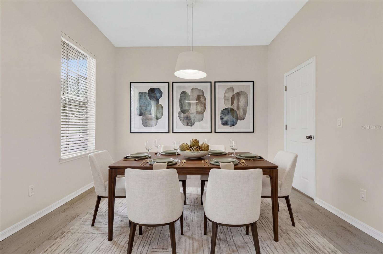 Image 7 of 63 For 105 Grace Avenue