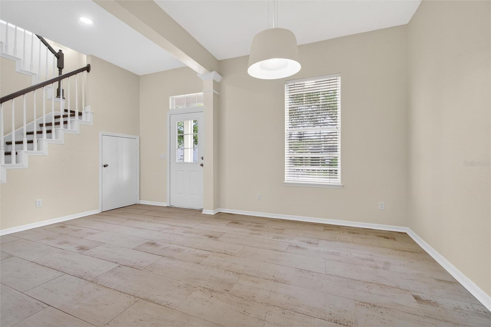 Image 8 of 63 For 105 Grace Avenue