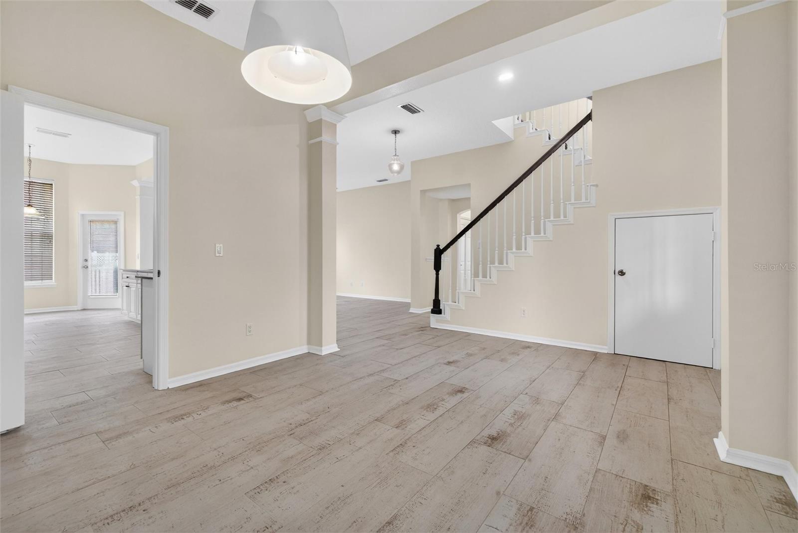 Image 9 of 63 For 105 Grace Avenue