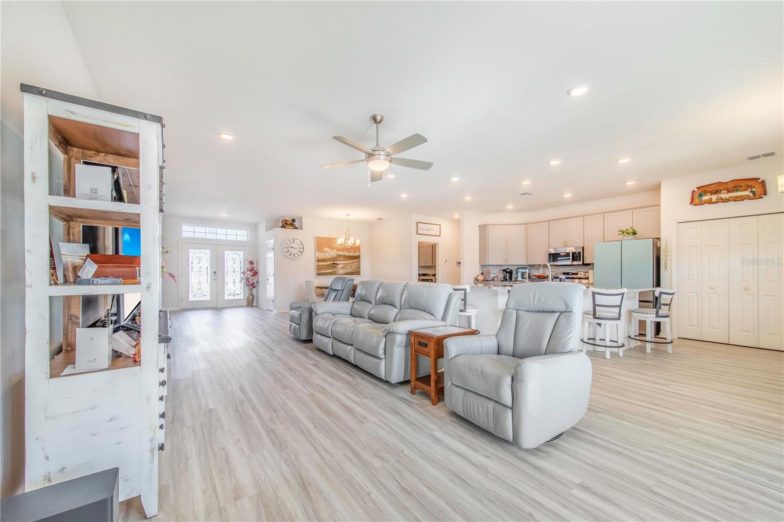 Image 3 of 48 For 1096 Sandpiper Loop