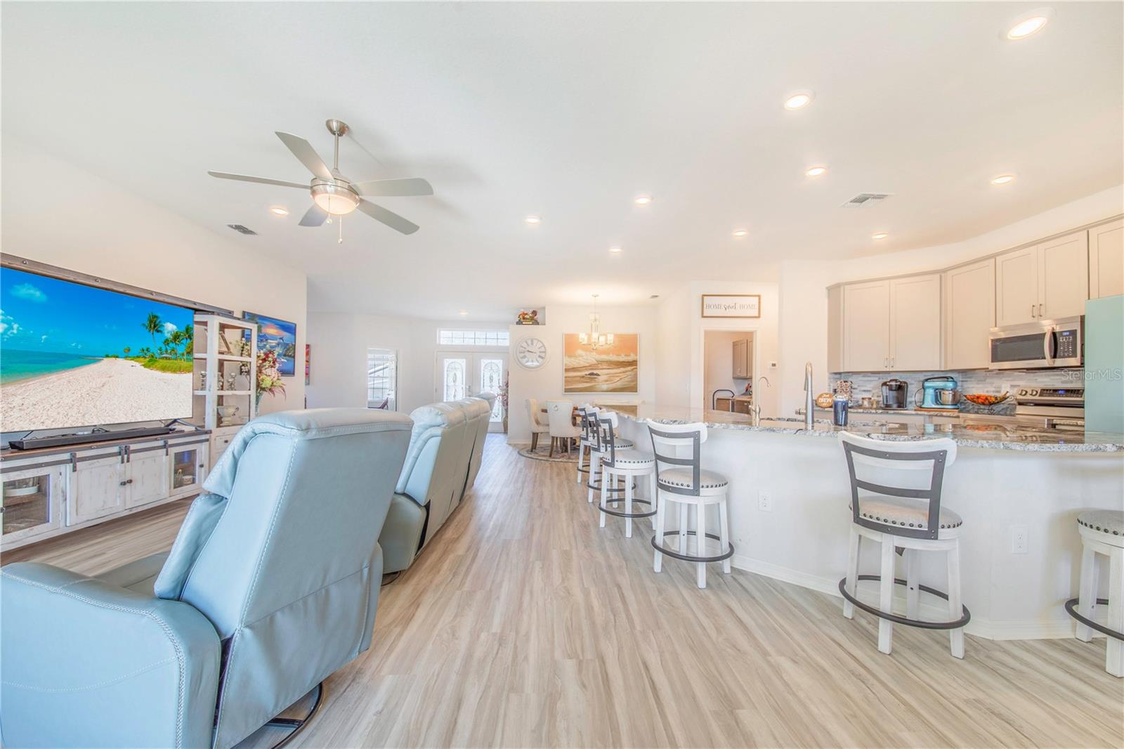 Image 4 of 48 For 1096 Sandpiper Loop