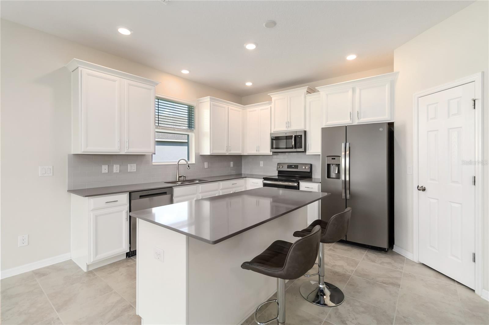 Image 8 of 37 For 1651 Chatsworth Circle