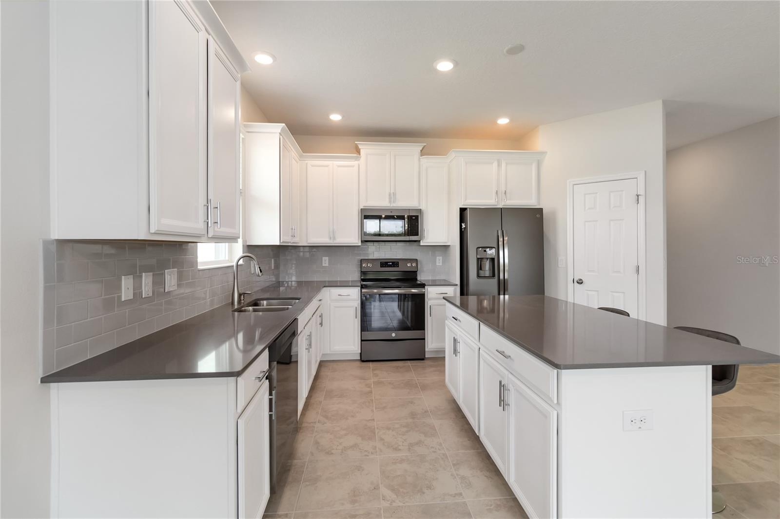 Image 9 of 37 For 1651 Chatsworth Circle