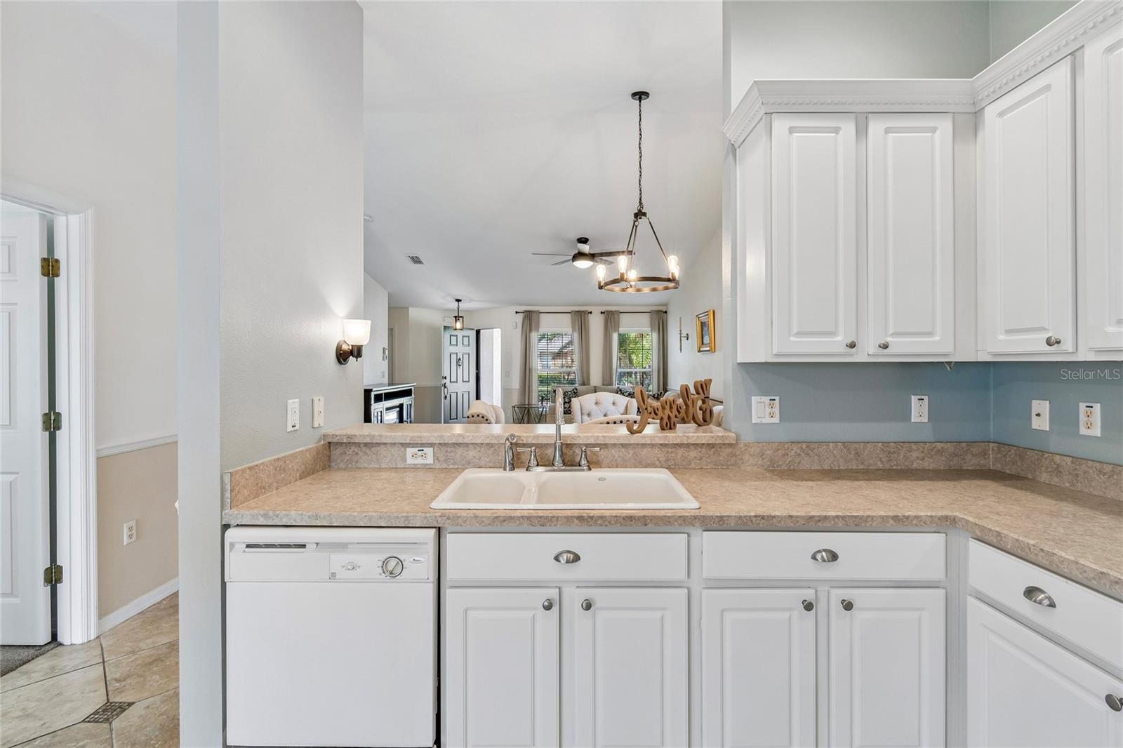 Image 11 of 41 For 213 Grand Canal Dr