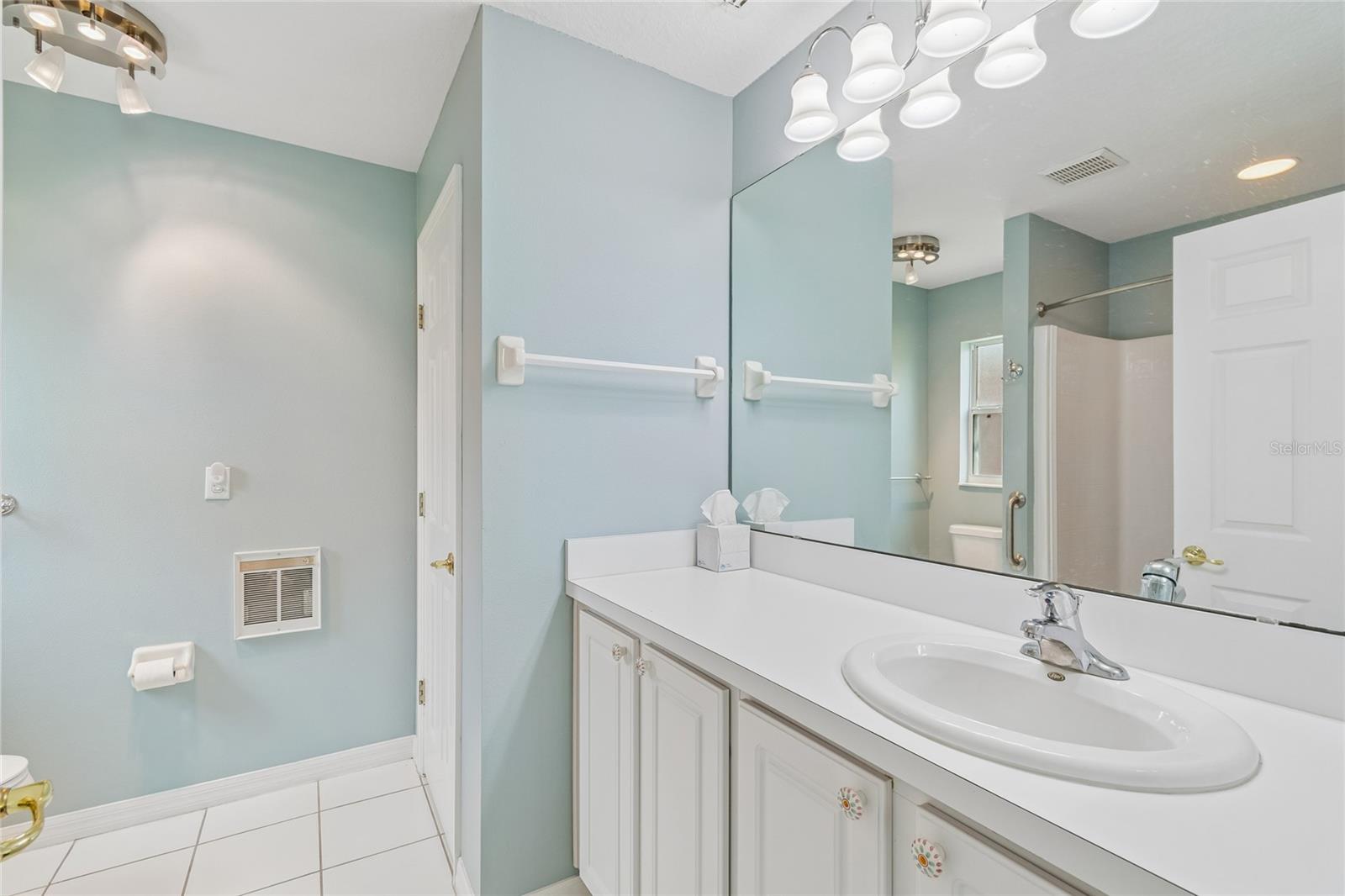 Image 19 of 41 For 213 Grand Canal Dr