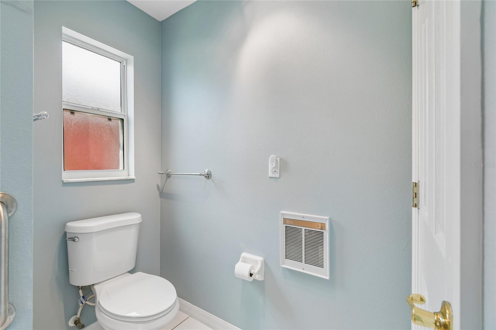 Image 22 of 41 For 213 Grand Canal Dr