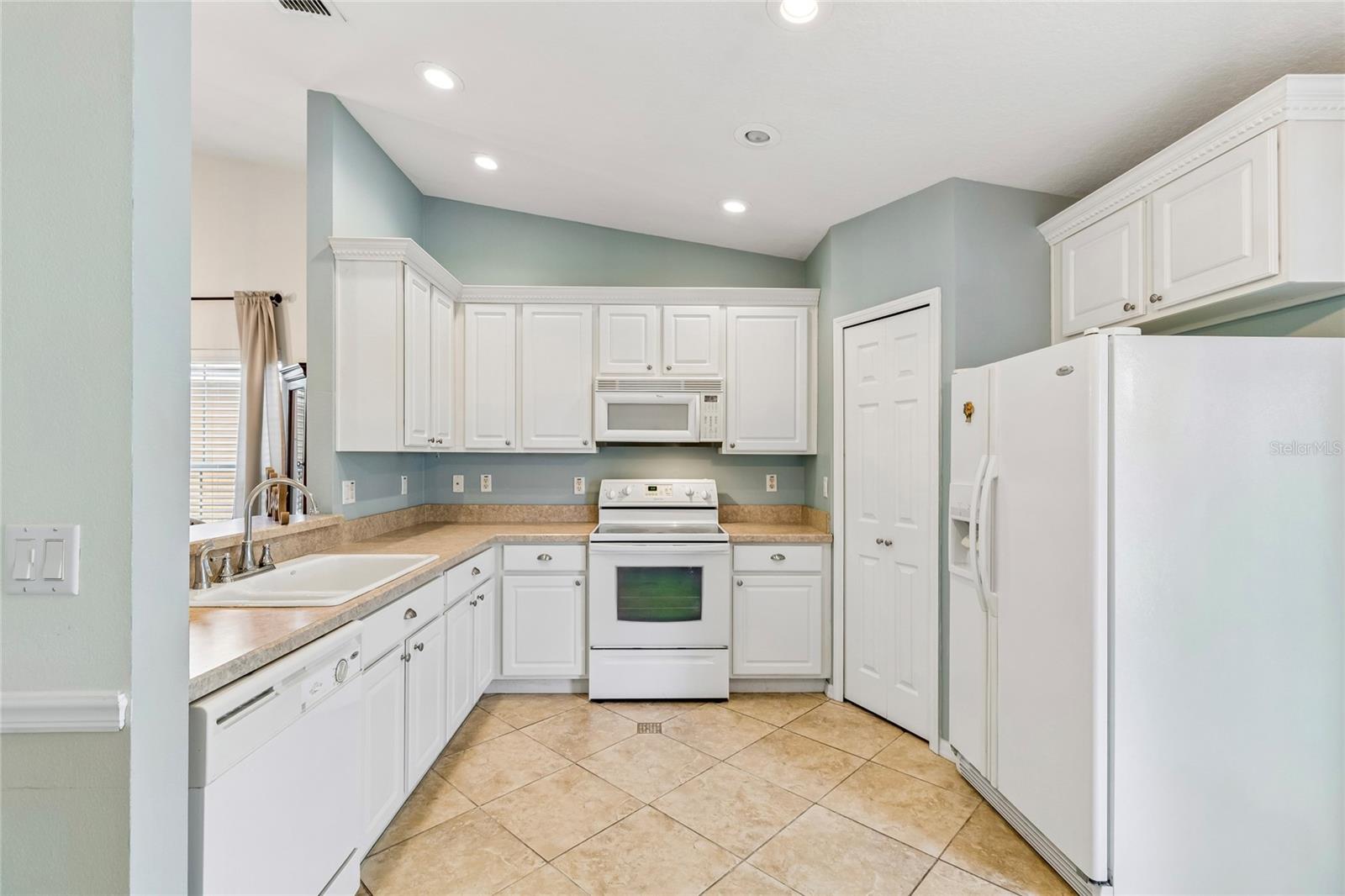 Image 8 of 41 For 213 Grand Canal Dr