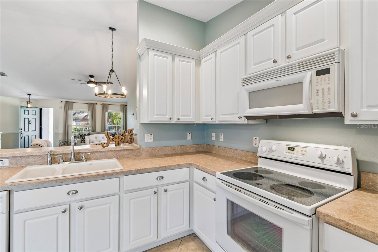 Image 9 of 41 For 213 Grand Canal Dr