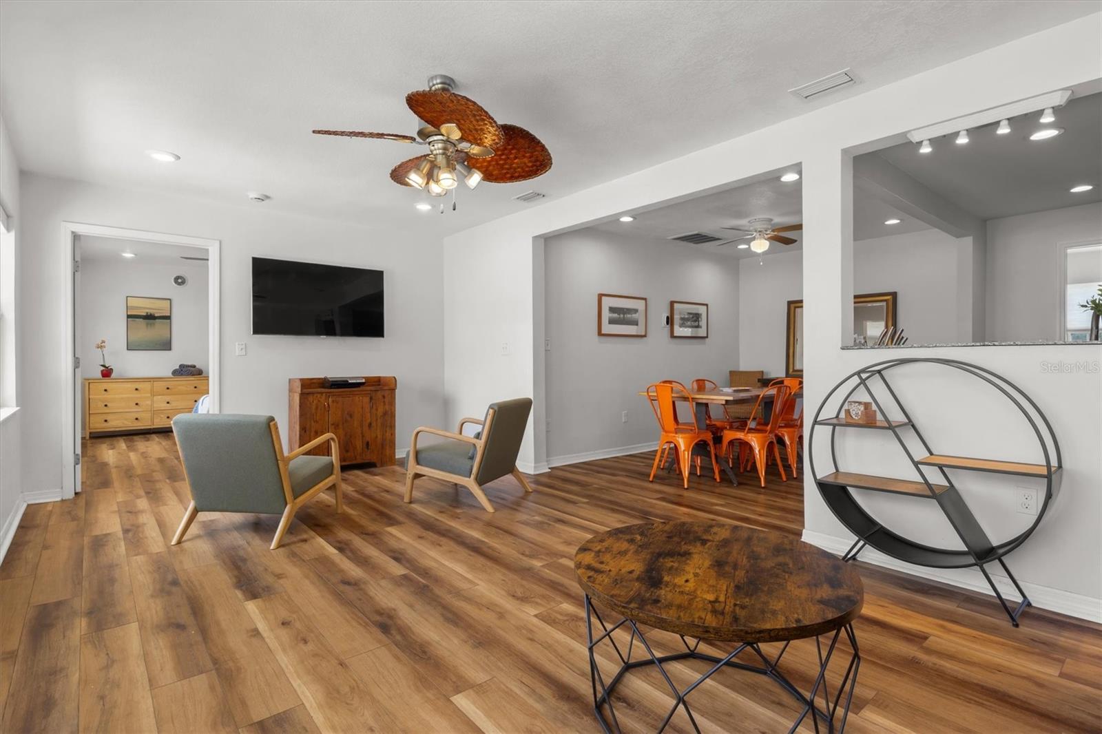 Image 13 of 49 For 900 Lake Jessie Drive