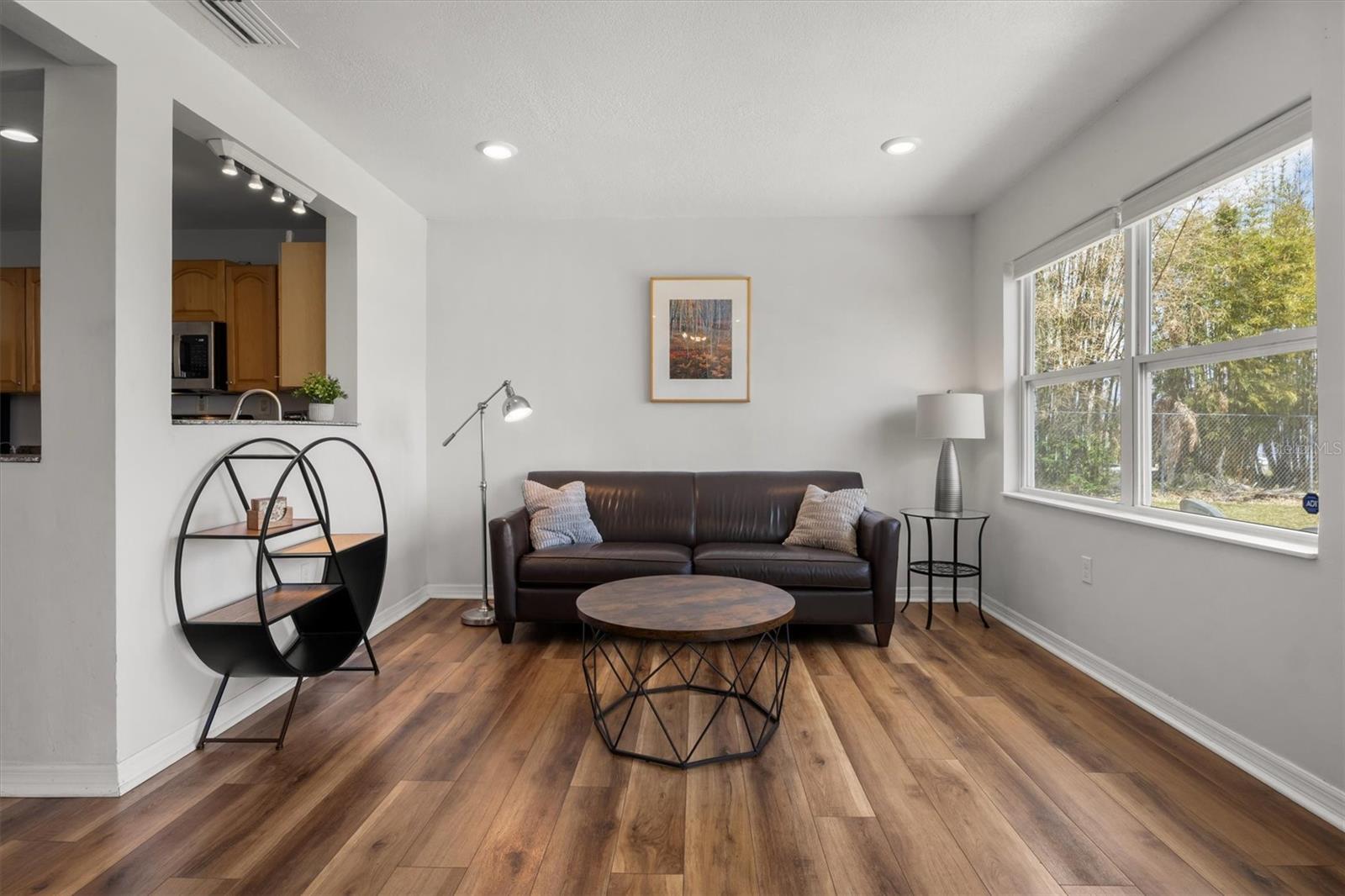 Image 14 of 49 For 900 Lake Jessie Drive