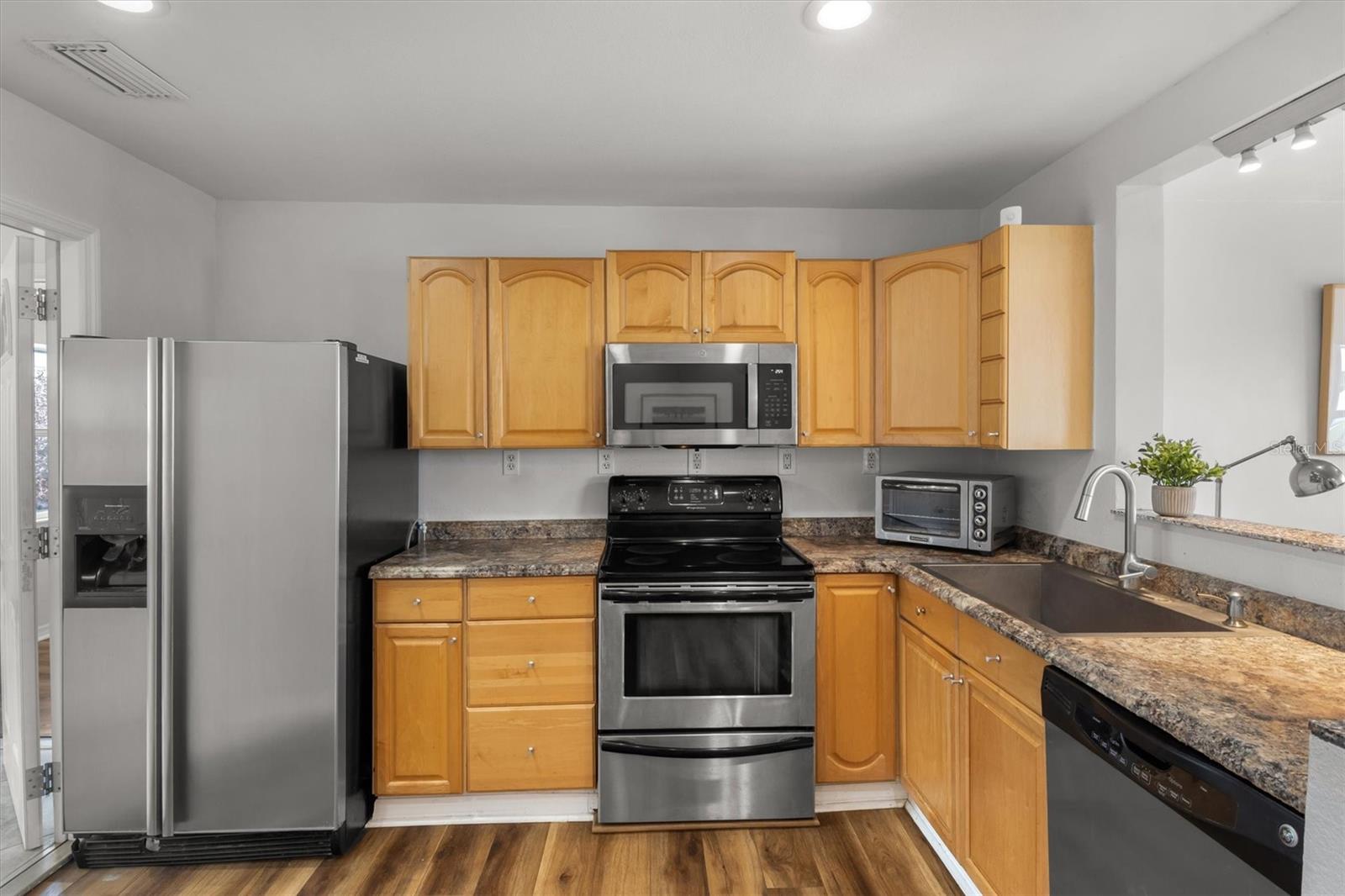 Image 20 of 49 For 900 Lake Jessie Drive