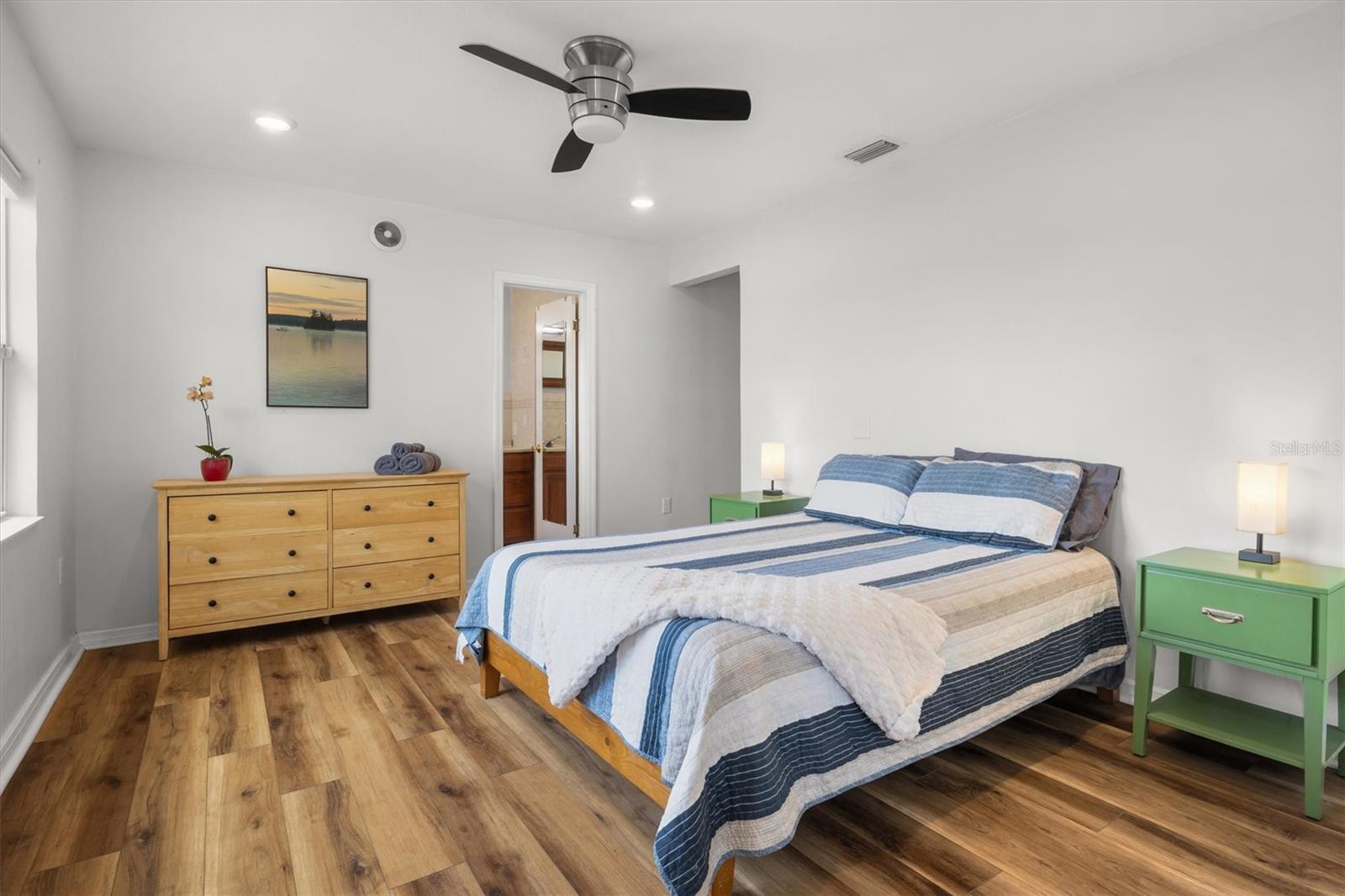 Image 22 of 49 For 900 Lake Jessie Drive