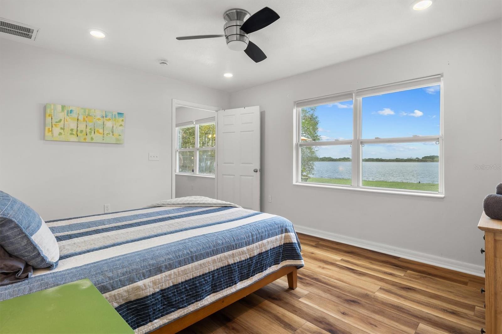 Image 23 of 49 For 900 Lake Jessie Drive