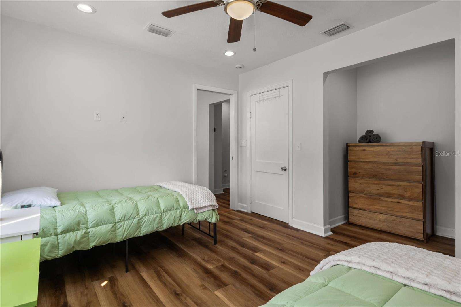 Image 30 of 49 For 900 Lake Jessie Drive