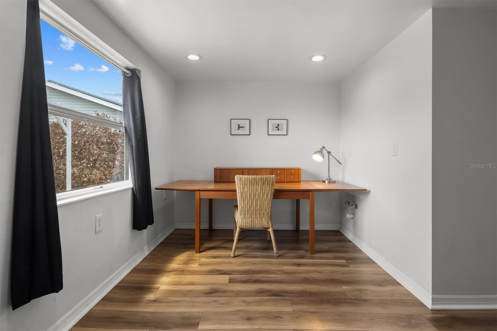 Image 8 of 49 For 900 Lake Jessie Drive