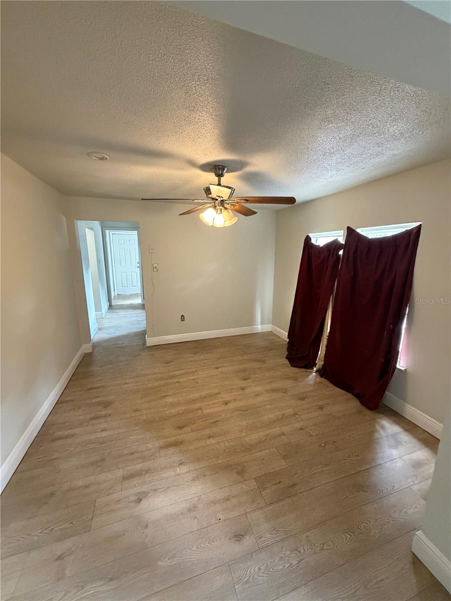 Listing photo id 8 for 443 Mcfall Avenue