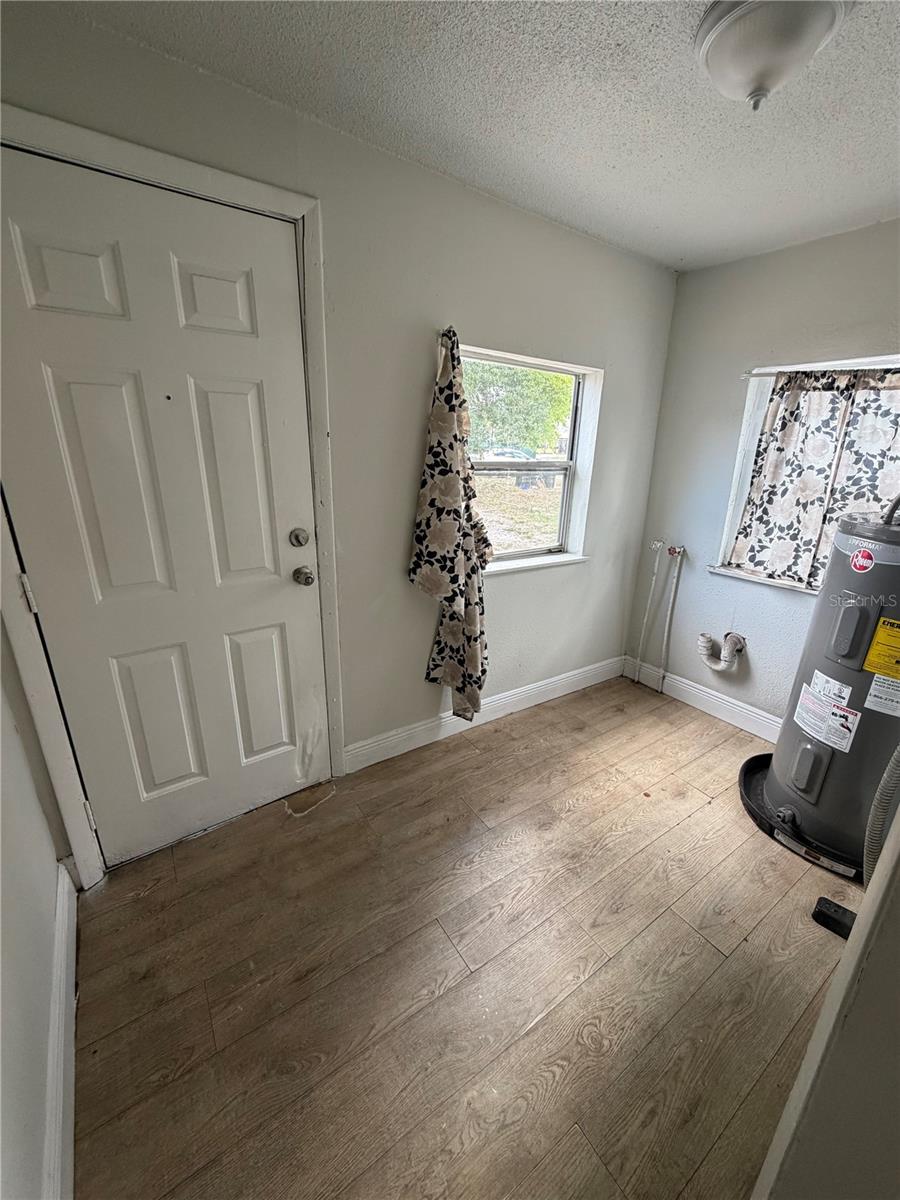 Listing photo id 14 for 443 Mcfall Avenue