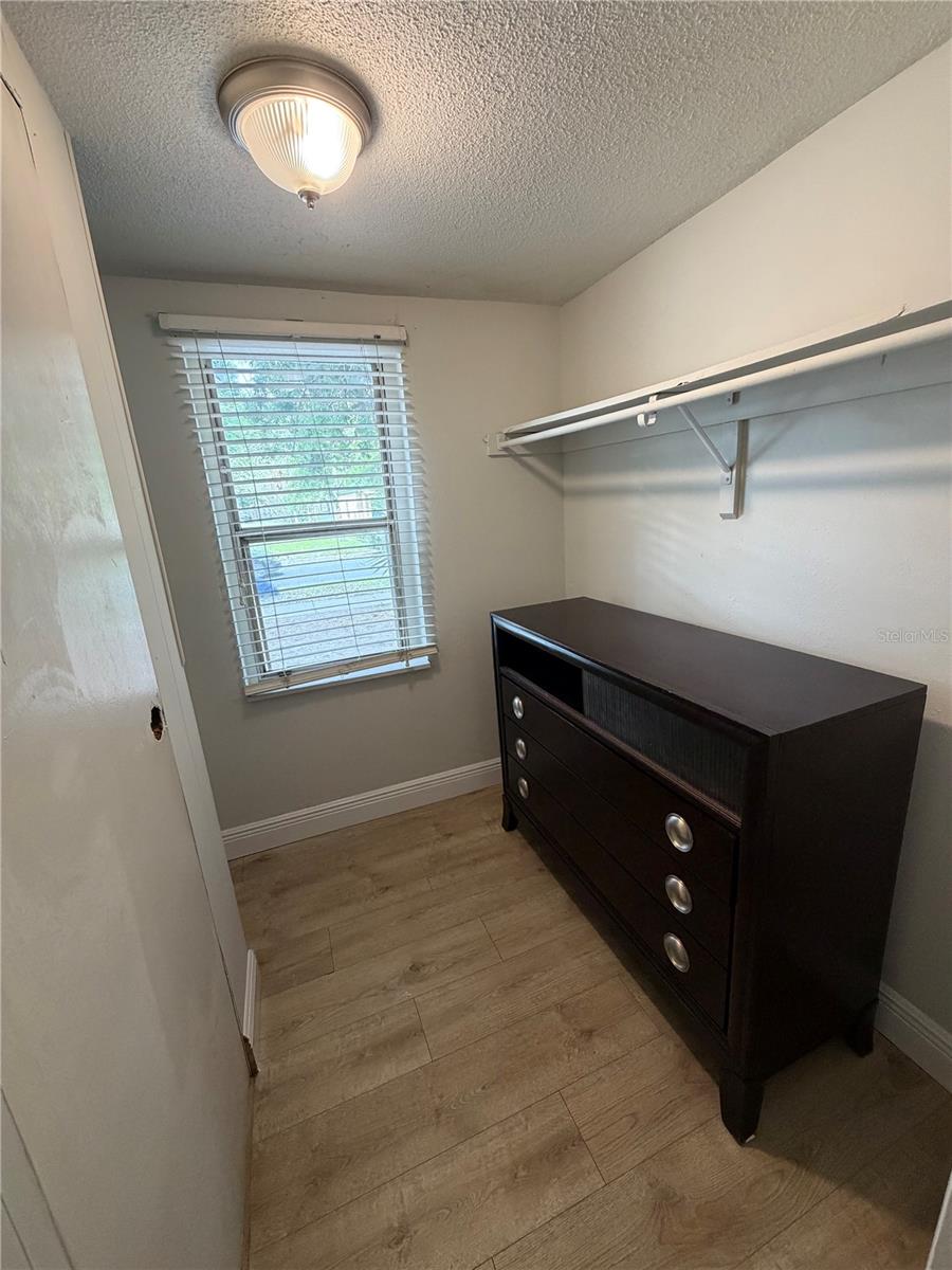 Listing photo id 17 for 443 Mcfall Avenue