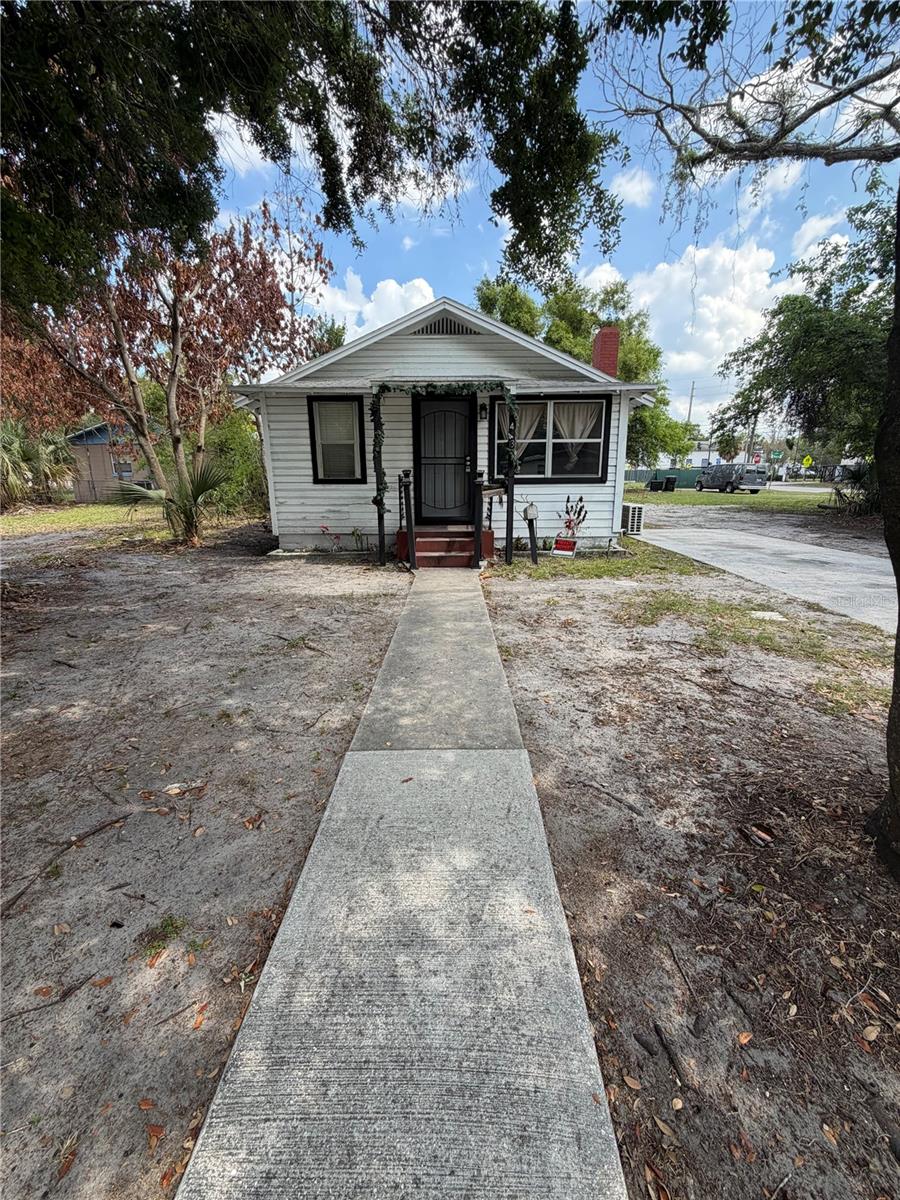 Listing photo id 0 for 443 Mcfall Avenue