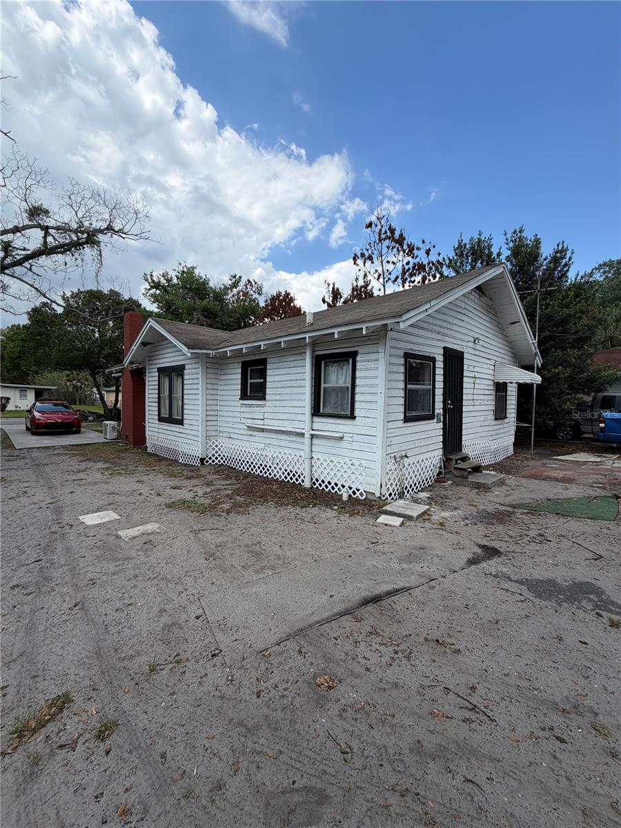 Listing photo id 25 for 443 Mcfall Avenue