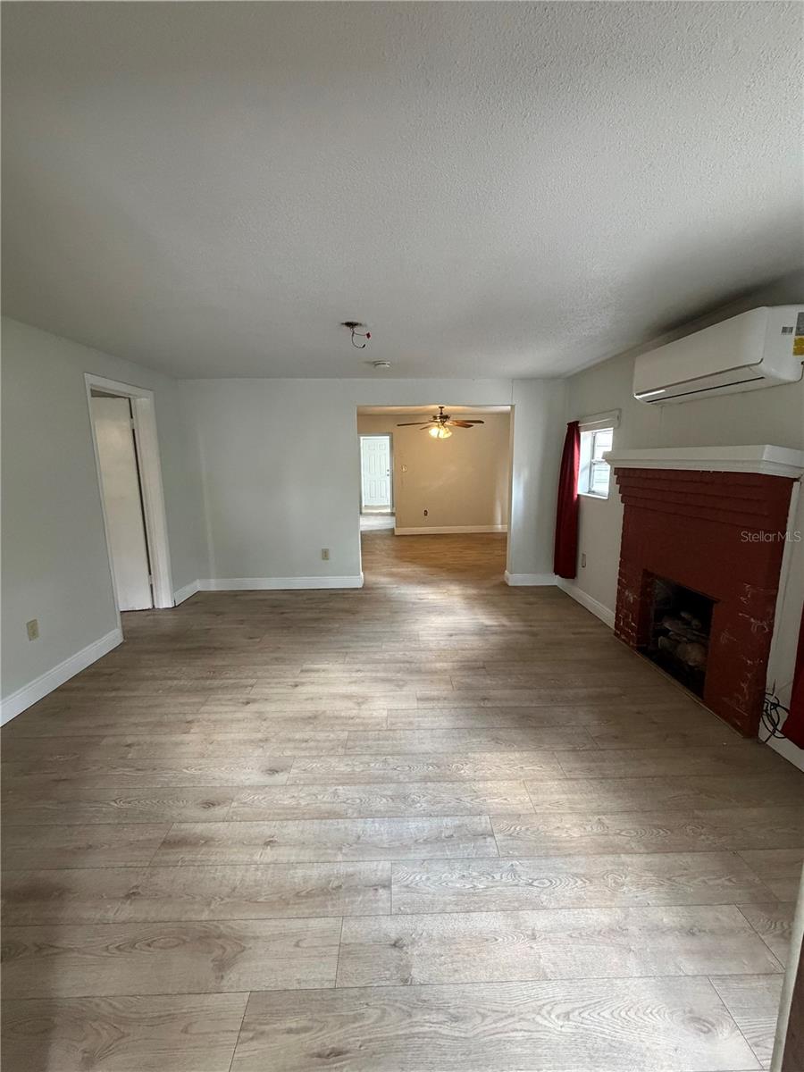 Listing photo id 4 for 443 Mcfall Avenue