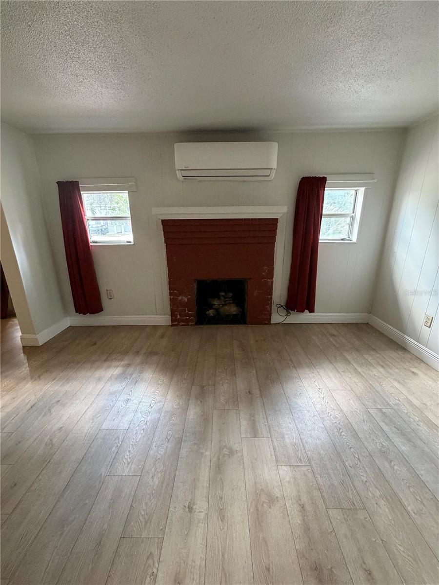 Listing photo id 5 for 443 Mcfall Avenue