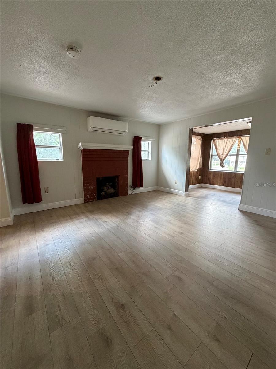 Listing photo id 7 for 443 Mcfall Avenue