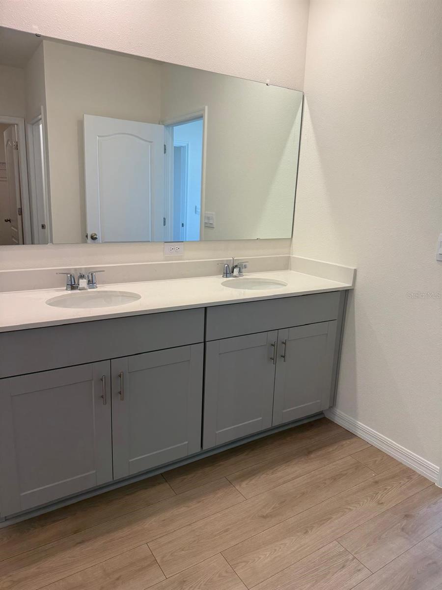 Image 17 of 29 For 299 Conway Avenue