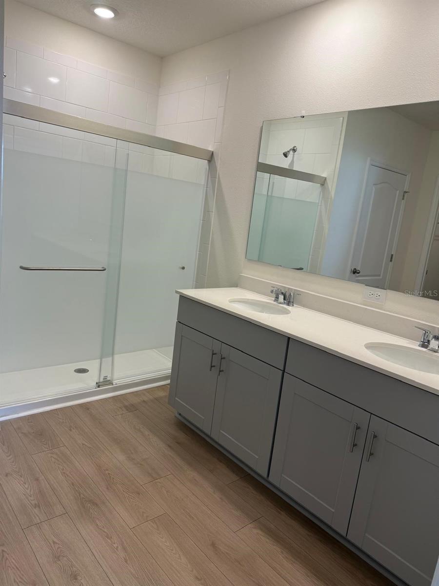 Image 18 of 29 For 299 Conway Avenue