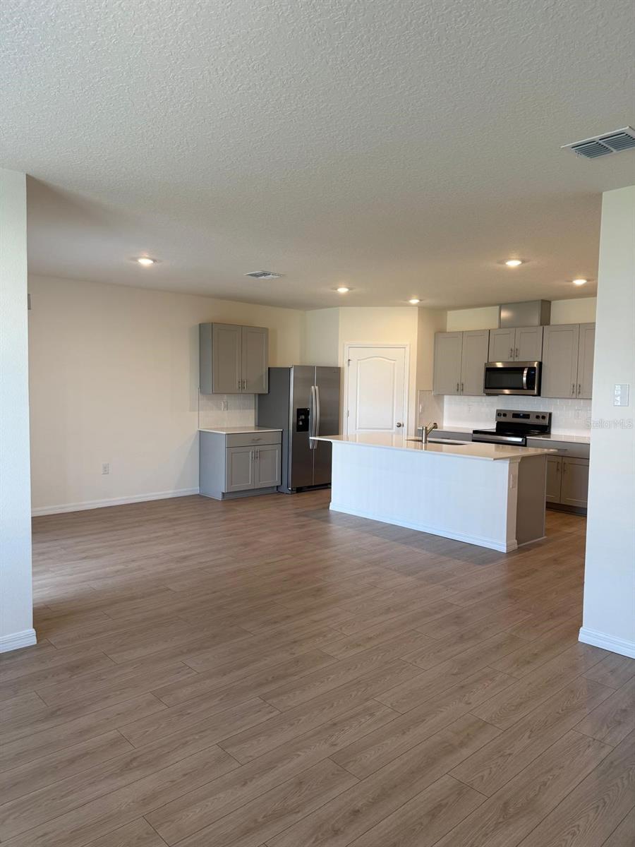 Image 7 of 29 For 299 Conway Avenue