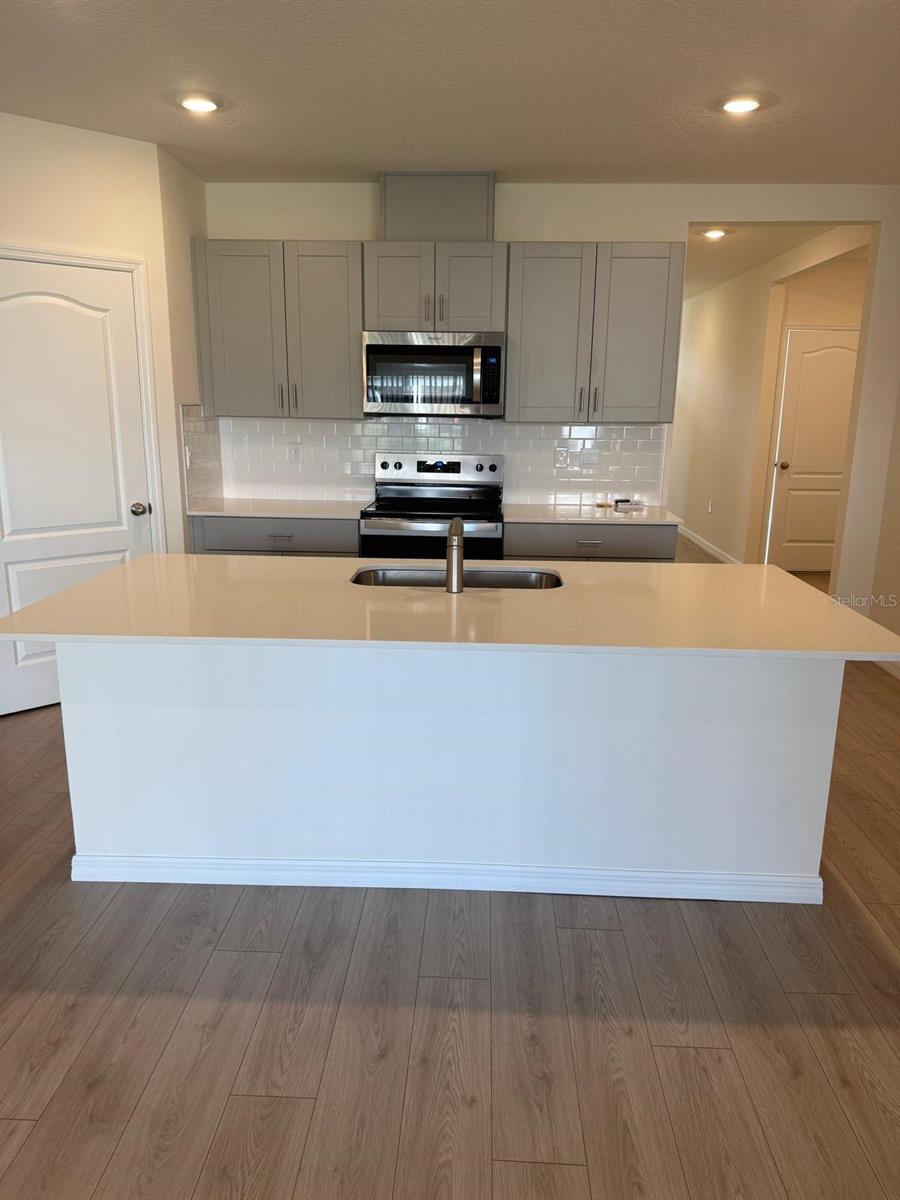 Image 8 of 29 For 299 Conway Avenue