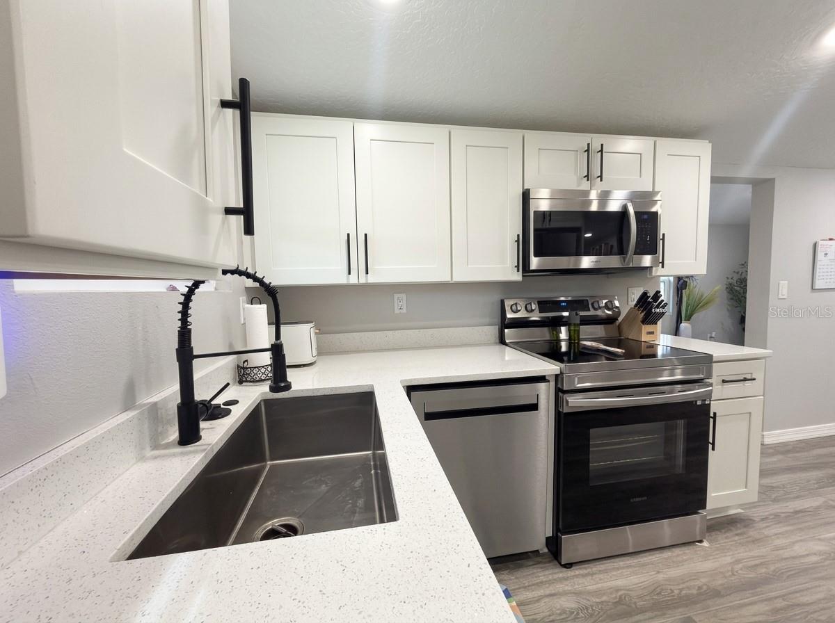 Image 10 of 29 For 1611 Salmon Street