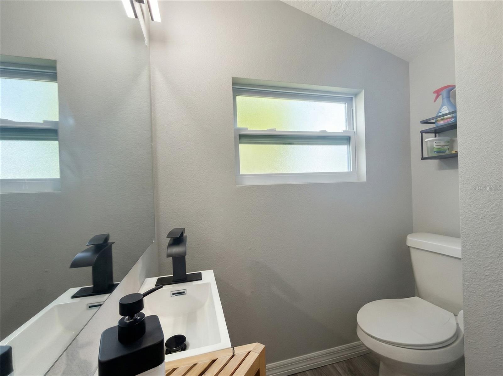 Image 24 of 29 For 1611 Salmon Street